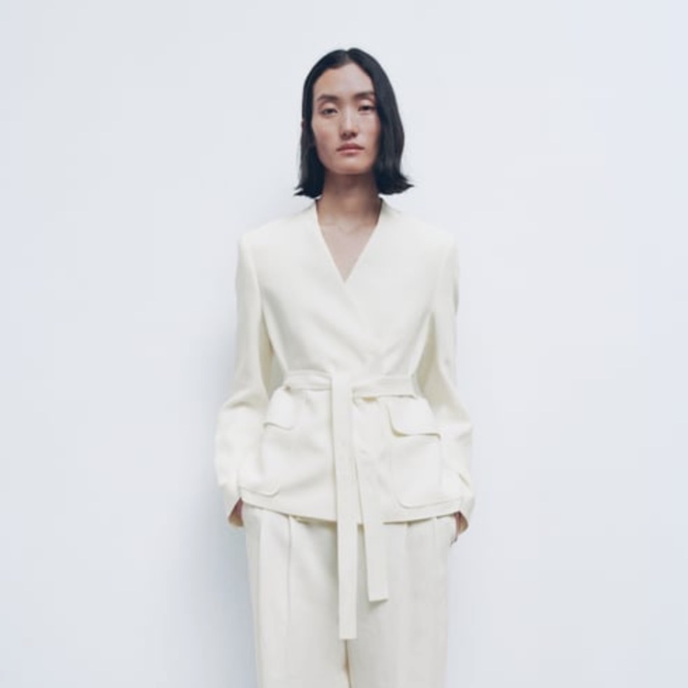 ZARA White linen Blazer with buttons LINEN BLEND BELTED BLAZER
OYSTER WHITE